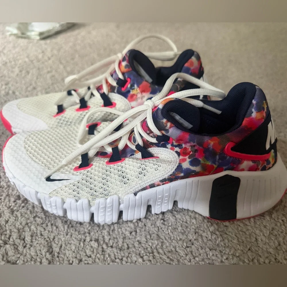 Nike Women's White Multi-Color Patterned Running Sneakers